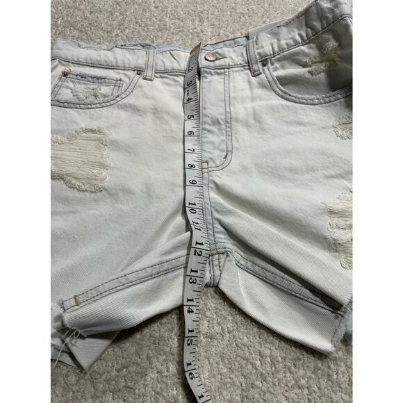 NWT BDG Urban Outfitters Womens Sz 28 Dropped Waist Destroy Denim Short Lt Blue - Picture 2 of 9